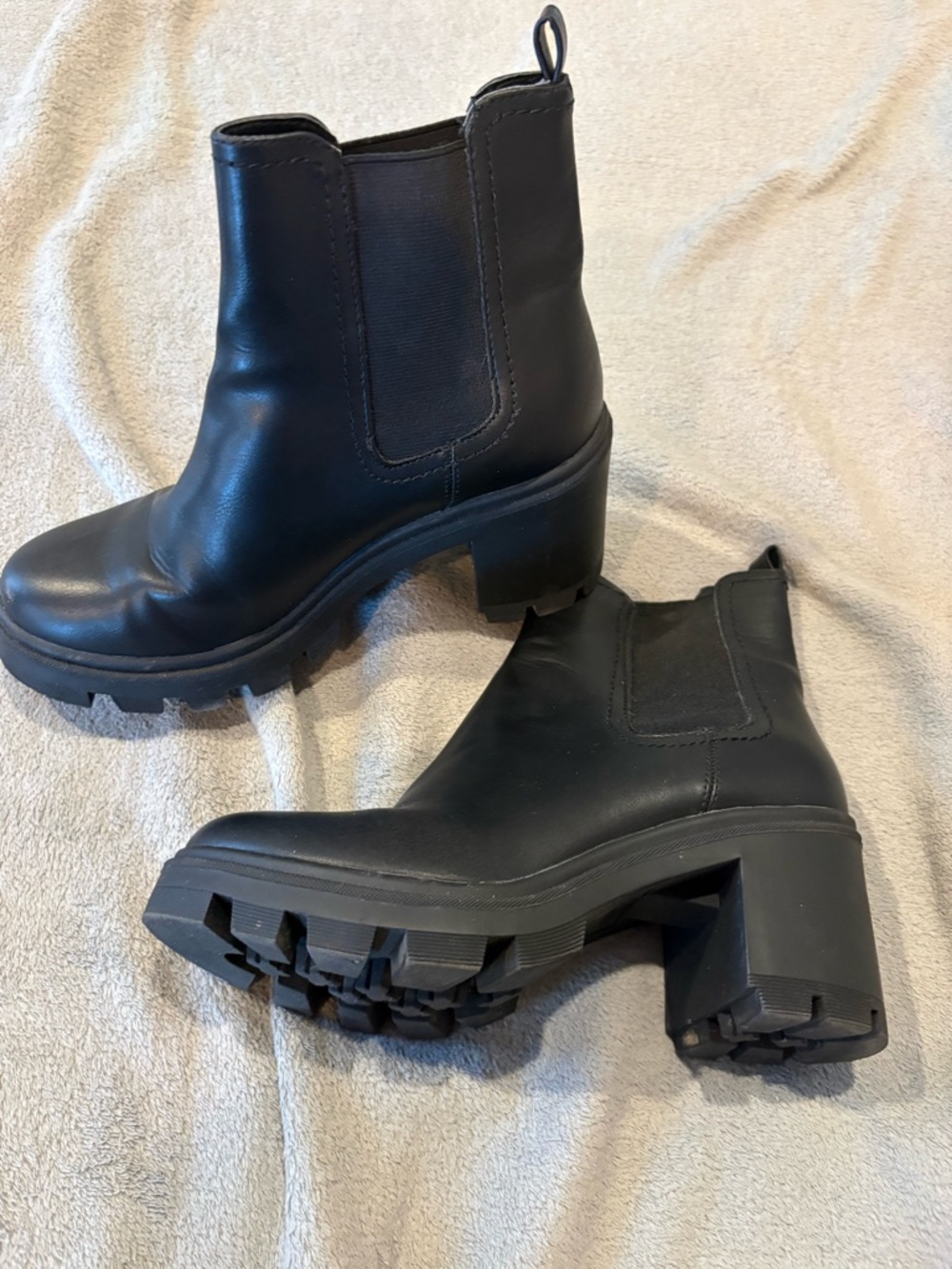 Black Chunky-Heel Chelsea Boots - Women's